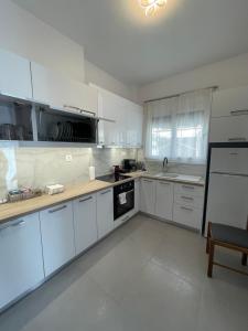 Kuchyň nebo kuchyňský kout v ubytování IRIS Apartment