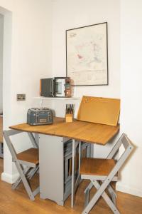 a desk with a microwave and a toaster at Blue Nile Apartment - Liverpool in Liverpool