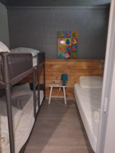 a dorm room with two bunk beds and a table at Hengelhoef Berk 5 in Aan de Wolfsberg +29 photos