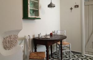 a small table with two chairs in a room at Ferienhaus Triandafilo in Pythagoreio
