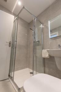 Bilik mandi di Killarney View House B&B