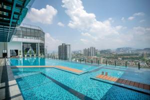 Бассейн в Novo Ampang by COBNB near Gleneagles или поблизости