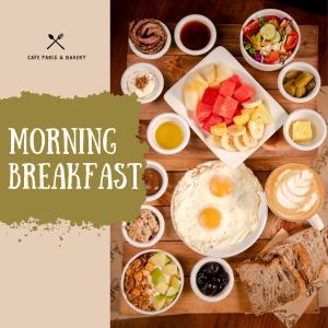 una mesa de desayuno con huevos y pan en Terra Apartments in Caesar Blue Resort, Lunch till 4pm, Gym, Heated pool, Sauna, Kids club en Rizokarpaso