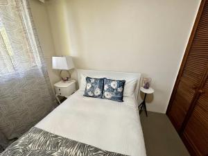 Postel nebo postele na pokoji v ubytování Macquarie Treetops - Sydney 2BR Apt with FREE parking at Macquarie Park