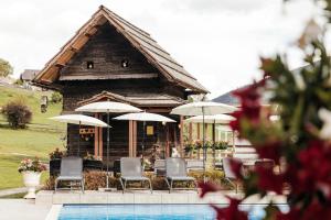 Bazén v ubytování Thermenwelt Hotel Pulverer nebo v jeho okolí