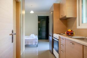 Kuchyň nebo kuchyňský kout v ubytování Voula Villa Agios Ioannis 2