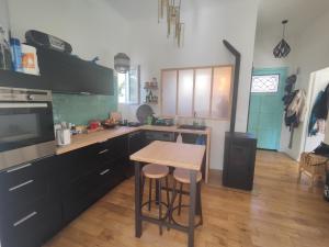 Kjøkken eller kjøkkenkrok på Grand T2 avec Terrasse ensoleillée au calme sans vis a vis
