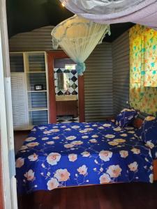 Ένα ή περισσότερα κρεβάτια σε δωμάτιο στο Bungalow Chez Mouch Nosy Be 6