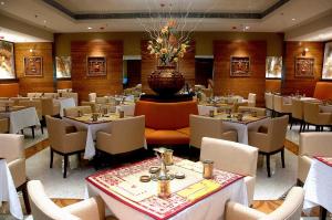 Posezení v ubytování Peerless Hotel Kolkata