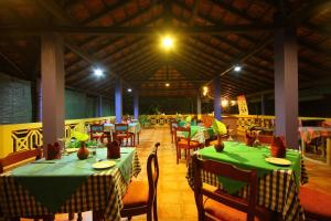 
A restaurant or other place to eat at Laluna Ayurveda Resort
