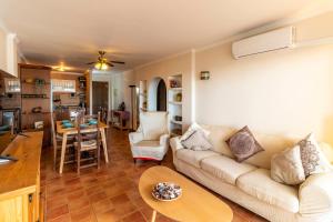 Posedenie v ubytovaní RentitSpain Apartamento Arce 13 Balcón con Vista al Mar
