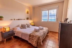 Posteľ alebo postele v izbe v ubytovaní RentitSpain Apartamento Arce 13 Balcón con Vista al Mar