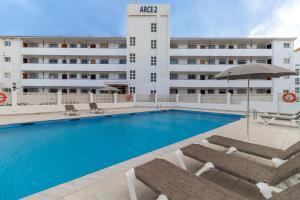Bazén v ubytovaní RentitSpain Apartamento Arce 13 Balcón con Vista al Mar alebo v jeho blízkosti