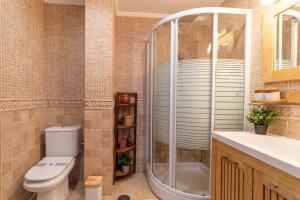 Kúpeľňa v ubytovaní RentitSpain Apartamento Arce 13 Balcón con Vista al Mar