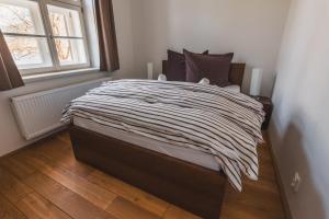 Postel nebo postele na pokoji v ubytování Theresian Apartment