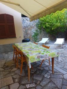a table and chairs on a stone patio at Villino Bougainvillea in Voze