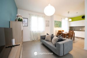 a living room with a couch and a table at Sweet Home Padenghe in Padenghe sul Garda