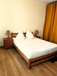 Łóżko lub łóżka w pokoju w obiekcie Hostel Omega