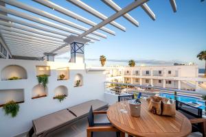 Basen w obiekcie PRB Aparment Puerto del Carmen lub w pobliżu