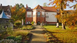 a house with a pathway in front of it at Parkresidenz Lychen, Ferienwohnung 3 in Lychen