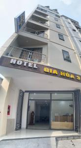 a white building with a hotel sign on it at KHÁCH SẠN GIA HÒA 3 in Vung Tau