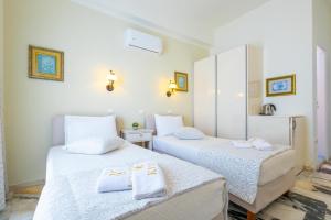 Postel nebo postele na pokoji v ubytování Kymata Hotel