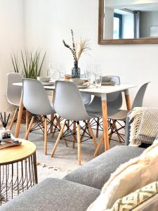 a dining room with a table and chairs at Harbour view, Central location in Torquay