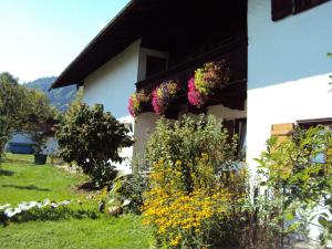 a house with flowers on the side of it at Gästehaus Fischer in Rottach-Egern