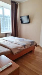 Posteľ alebo postele v izbe v ubytovaní Apartments on Kirova