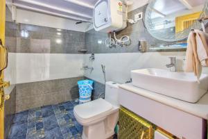 a bathroom with a sink and a toilet at Regal Retreat in Jari
