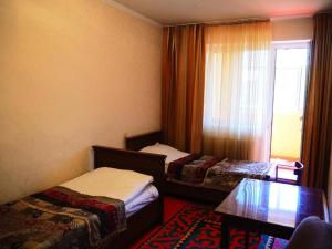 Postel nebo postele na pokoji v ubytování Baktygul guesthouse