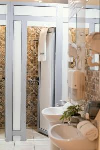 Phòng tắm tại Step to Kotor bay Guesthouse +109 ảnh
