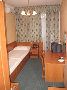 Letto o letti in una camera di Hotel Arnold