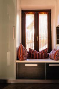 a window with pillows on a counter in a room at Rifugio Guglielmini Centrale in Domodossola