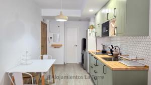 Kuchyň nebo kuchyňský kout v ubytování Estudio Melosas - Alojamientos La Torre + 13 fotografií