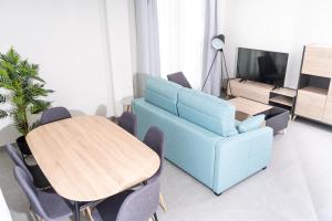 A television and/or entertainment centre at Apartamentos Turísticos Plaza del Rey by CartagenaSpain