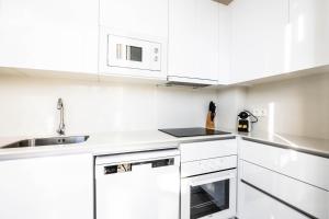 A kitchen or kitchenette at Apartamentos Turísticos Plaza del Rey by CartagenaSpain