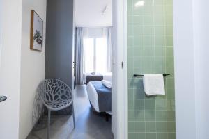 A bed or beds in a room at Apartamentos Turísticos Plaza del Rey by CartagenaSpain