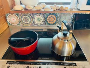 a tea pot and a tea kettle on a stove at Wood retreatみやざき in Miyazaki