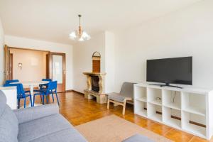 a living room with a couch and a tv and a table at GuestReady - Unwind in Ryan's Place in Braga