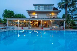 Bazén v ubytování HOTEL DALYANCE nebo v jeho okolí