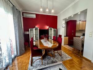 Kuchyňa alebo kuchynka v ubytovaní Bratis House Athens