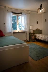 Giường trong phòng chung tại Villa sol Mörlunda