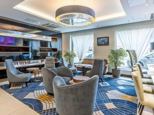 a waiting room with chairs and tables and a lobby at Mercure Edinburgh Haymarket in Edinburgh