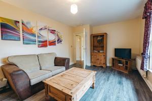 Et tv og/eller underholdning på Finest Retreats - Netley Hall - Rosemary