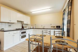 Køkken eller tekøkken på Finest Retreats - Netley Hall - Rosemary