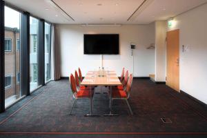 TV a/nebo společenská místnost v ubytování HYPERION Hotel Basel