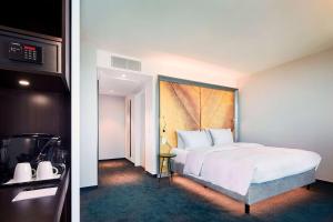 Postel nebo postele na pokoji v ubytování HYPERION Hotel Basel
