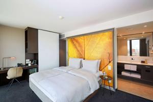 Postel nebo postele na pokoji v ubytování HYPERION Hotel Basel