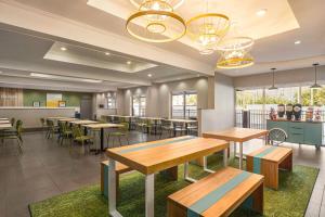 Restaurace v ubytování Spark by Hilton Orlando Universal Blvd